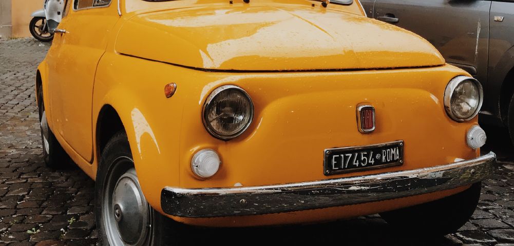Historico Fiat 500 color amarillo